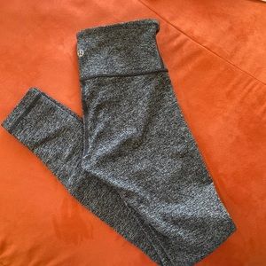 LULU LEGGINGS small grey/black in good condition